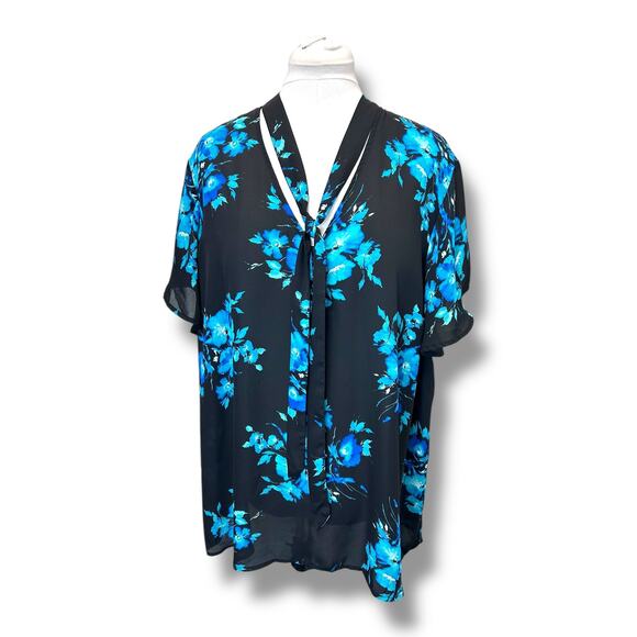 Torrid Women’s Short Sleeve Black Floral Print Top, size 4X - Picture 4 of 13